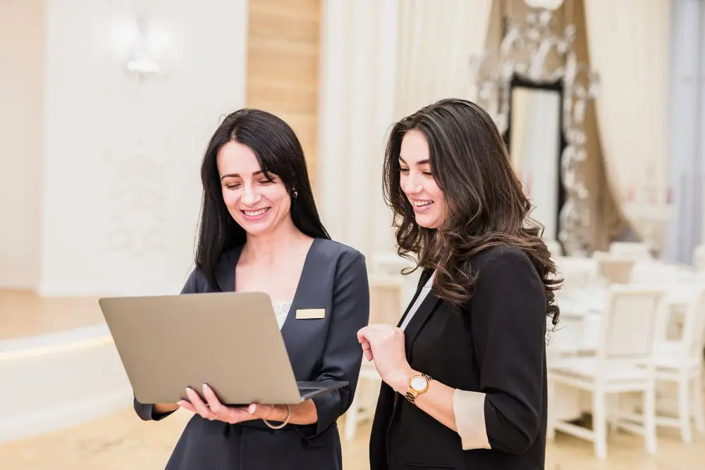 AV Questions You Should Ask Before Signing a Venue Contract